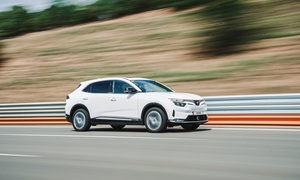 VinFast mang 2 mẫu ô tô VF 8 và VF 9 tham dự triển lãm xe điện Montreal 2023