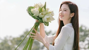 Những kiểu tóc giúp nữ sinh thêm phần thanh lịch và dịu dàng khi diện áo dài 