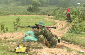 Xem lính bộ binh ở Hà Tĩnh diễn tập bắn đạn thật tập kích mục tiêu