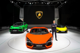 Siêu xe hybrid Lamborghini Revuelto ra mắt châu Á