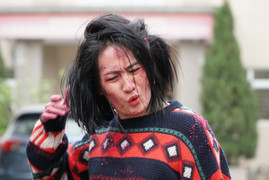 Cuộc đời vẫn đẹp sao: Hậu trường màn đánh nhau nảy lửa của 2 'hotgirl xóm chợ' 