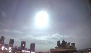 Vệ tinh NASA bốc cháy, rơi xuống thủ đô Ukraine