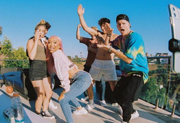 11 sao tuổi teen trên YouTube tố bị bóc lột, quấy rối tập thể