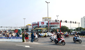 Người phụ nữ chết thảm dưới bánh xe buýt