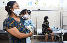 Trẻ nhập viện tăng cao, bác sĩ khuyến cáo để tránh biến chứng