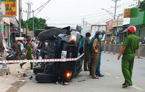 Tài xế tông chết thiếu tá CSGT và 2 người ở Long An: Trên xe chở gì?