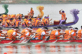 Sôi động giải bơi chải ở Lễ hội Đền Hùng
