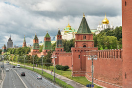 Vì sao những bức tường điện Kremlin có màu đỏ gạch?