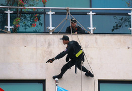 Công an Thừa Thiên - Huế diễn tập chống cướp ngân hàng có vũ khí