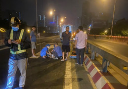 Hà Nội: Người đi bộ trên đường Vành đai 3 trên cao bị ô tô tông tử vong