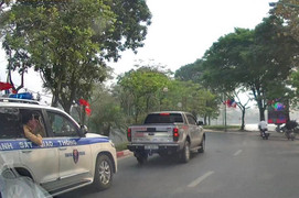Hà Nội: Xử phạt tài xế xe bán tải cản trở đoàn xe ưu tiên
