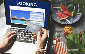 Bộ Công an cảnh báo thủ đoạn lừa đảo đặt phòng, vé máy bay mùa du lịch