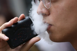 Nhiều học sinh cấp cứu vì thuốc lá điện tử, Bộ Y tế chỉ đạo truyền thông tác hại