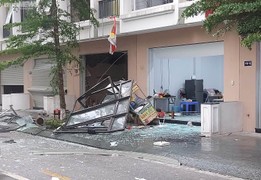 Hà Nội: Nổ bình gas ở quán ăn lúc sáng sớm, nhiều cửa kính vỡ vụn bay ra ngoài