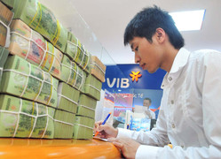 Phó Thống đốc chỉ đích danh các ngân hàng lãi vay cao bất thường