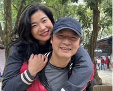 NSƯT Võ Hoài Nam U60: Để vợ đứng tên mọi tài sản, chụp ảnh luôn ôm ấp ngọt ngào