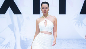 Siêu mẫu Hà Anh khoe vóc dáng gợi cảm