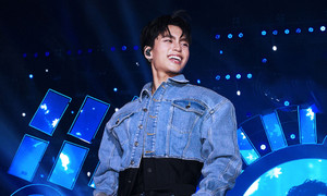 Mono diễn cực sung trên sân khấu khiến fan nữ mê mệt