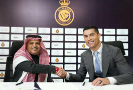Chủ tịch Al Nassr từ chức, đội của Ronaldo sắp biến động lớn