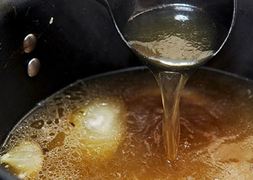 Bí quyết chữa món canh quá nhiều dầu mỡ