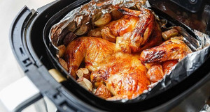 Dùng giấy bạc trong nồi chiên không dầu có an toàn?