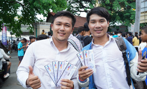 CĐV vất vả tìm vé xem U22 Việt Nam ở SEA Games 32