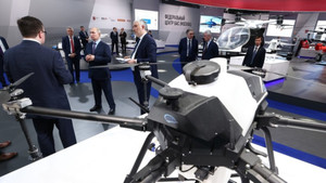 Tổng thống Nga Putin khuyến khích đào tạo máy bay không người lái ở trường học