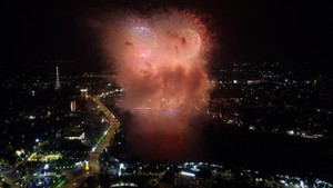 Pháo hoa rực sáng trong đêm nhân dịp giỗ Tổ Hùng Vương