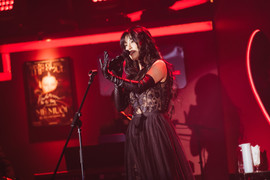 Bùi Lan Hương bật khóc, tiết lộ niềm hạnh phúc sau nhiều năm đi hát