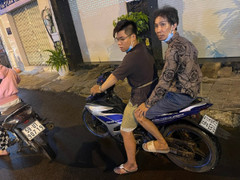 Bắt 2 kẻ cướp giật khiến cô gái té ngã ở TP.HCM