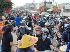 Ngày đầu nghỉ lễ 30/4: Kẹt xe khắp các ngả đường về miền Tây