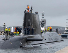 Hải quân Anh điều tra nghi án tài liệu mật bị bỏ ở quán pub