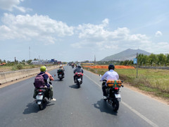 Người dân TP.HCM chạy xe máy cả nghìn cây số trong dịp lễ 30/4