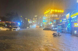 Mưa rét diện rộng ở Lào Cai, Sa Pa ngập lụt giữa đêm