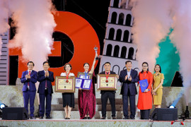 Tổ hợp hồ nước mặn Royal Wave Park xác lập 'hattrick' kỷ lục thế giới