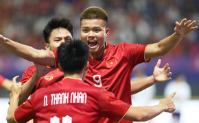 Chuyên gia: HLV Troussier có thể đang chơi đòn nghi binh