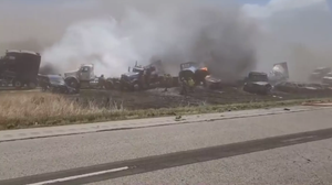 Bão cát kinh hoàng ở Mỹ, 90 ô tô lao vào nhau