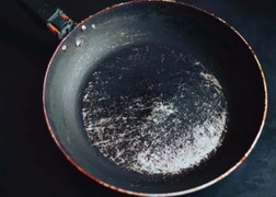 Sai lầm thường gặp khiến chảo chống dính nhanh hỏng