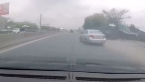 Khoảnh khắc ô tô tông chết 2 người đi bộ ở Hải Phòng