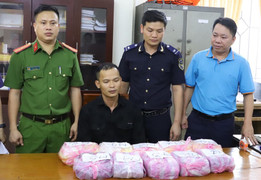 Bắt giữ kẻ vận chuyển 32.800 viên ma túy chống trả cảnh sát