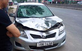 Ô tô tông chết hai người đi bộ ở Hải Phòng