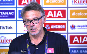 HLV Troussier: U22 Việt Nam thắng xứng đáng, có thể ghi thêm 1-2 bàn