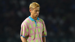 Phong cách thời trang cực chất của Keisuke Honda gây sốt ở SEA Games 32