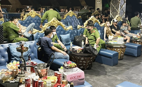 Bình Dương: Kiểm tra quán karaoke D1, phát hiện 63/144 người dương tính ma tuý