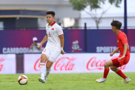 Tiến Long phản lưới, U22 Việt Nam nhận bàn thua đầu tiên ở SEA Games 32