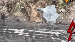 UAV Nga thả lựu đạn ép binh sĩ Ukraine rời khỏi hầm hào