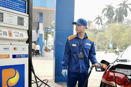 Giá xăng giảm hơn 1.300 đồng/lít