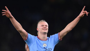 Kết quả Ngoại Hạng Anh: Man City chiếm ngôi đầu, Liverpool bám đuổi top 4