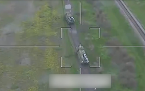 UAV Nga 'bầy đàn' tập kích trận địa S-300 Ukraine