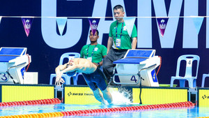 Bể bơi gặp sự cố hy hữu, VĐV Philippines thi đấu một mình